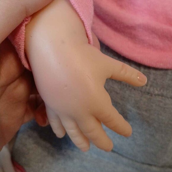 Ashton Drake Galleries So Truly Real 'Picture Perfect' Doll by Waltraud Hanl - Picture 10 of 10